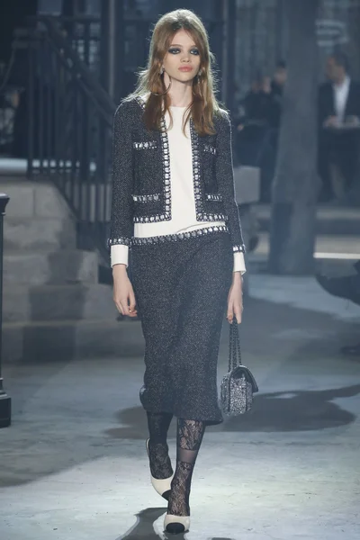 Look 12